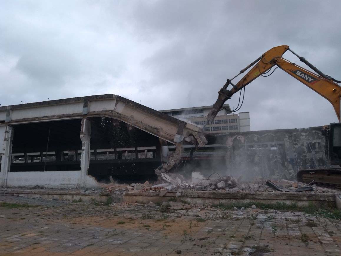 Demolição de Empresa